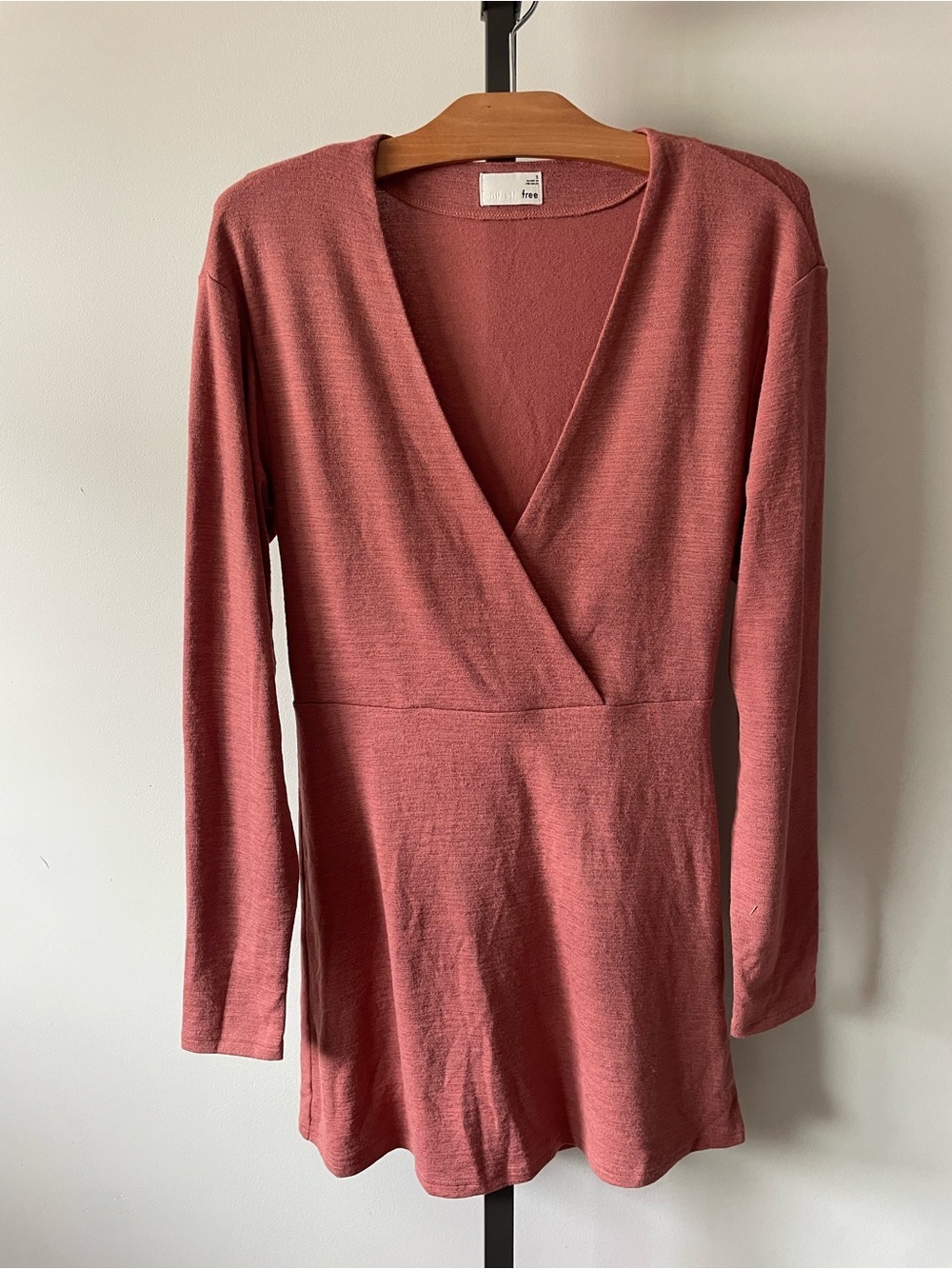 NEW Wilfred Free Jersey Knit Long Sleeve Surplice Dress Salmon Dusty Rose Small